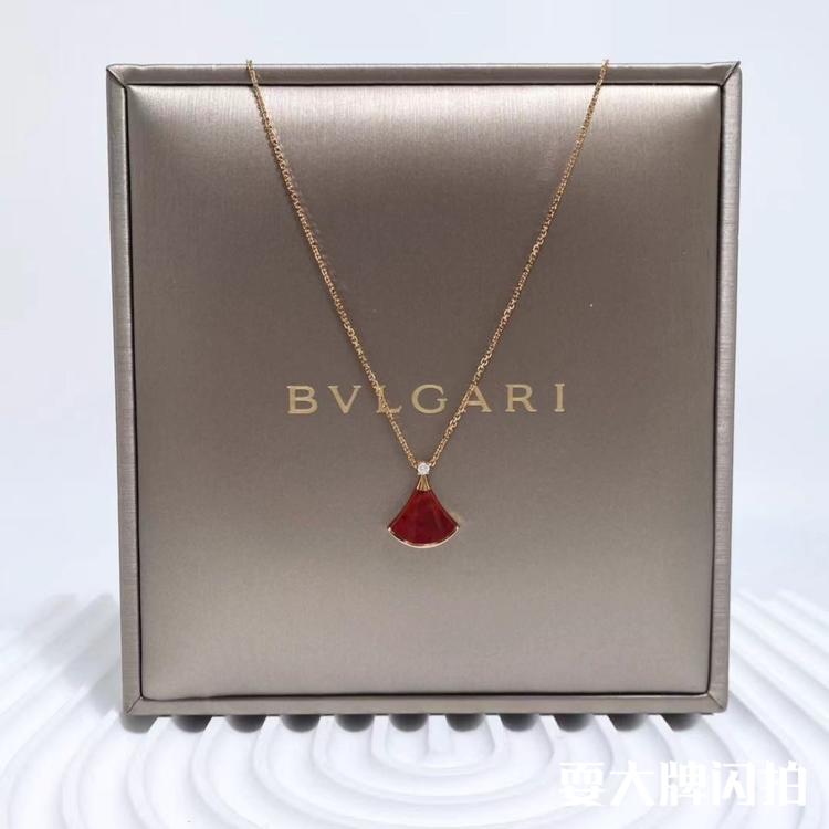 Bvlgari宝格丽 大全套Divas红玉髓小号扇子项链 大全套✨Bvlgari/宝格丽  Divas' Dream系列  红玉髓小号扇子项链  ，百搭又时尚 大热门款 简直太好看了 专柜在售18300好价格💰1W冒泡